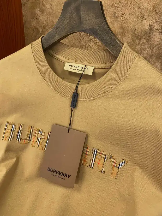 Burberr 2024格纹拼色刺缝短袖