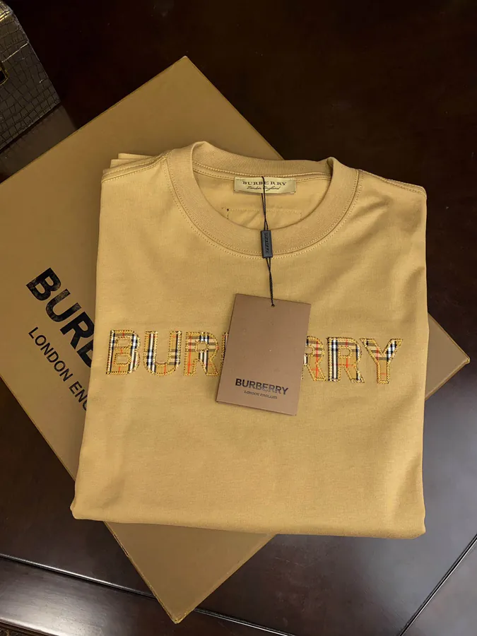 Burberr 2024格纹拼色刺缝短袖