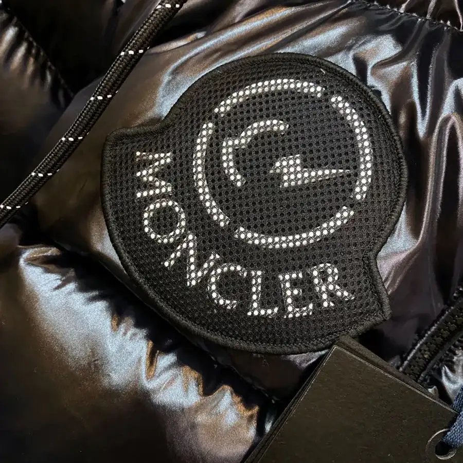 Moncler x Hiroshi Fujiwara Collaboration Earth Print情侣连帽羽绒服