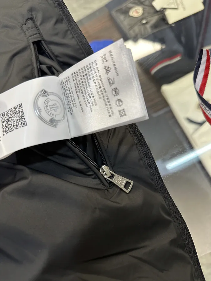 Moncl Contrin Men's Down Vest