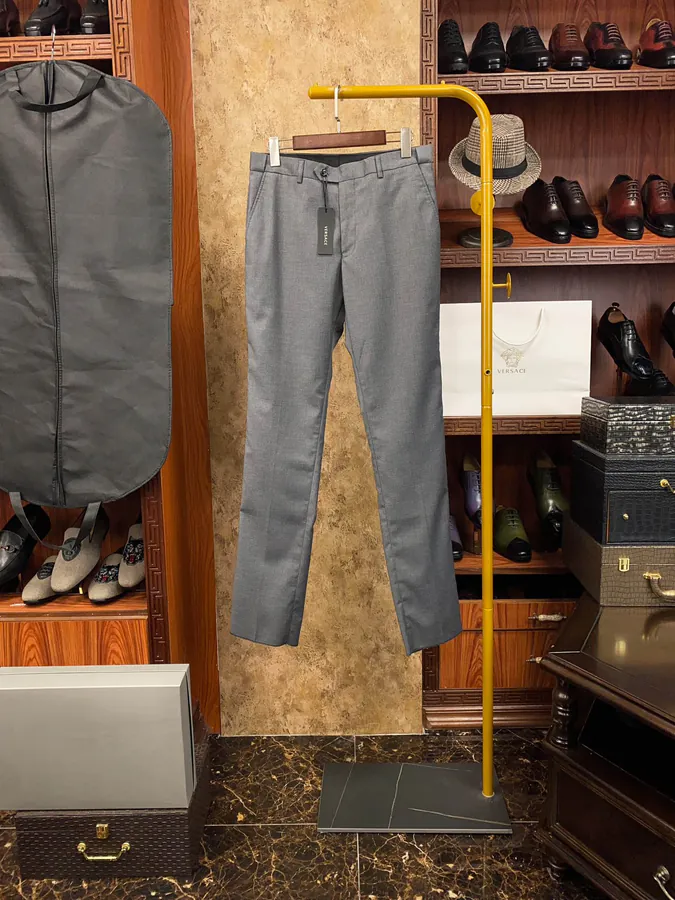 Versace Men's Premium Suit Set Tailored for Elegance and Comfort