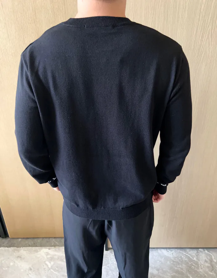 1V Lucci 24SS Letter Long Sleeve Sweater