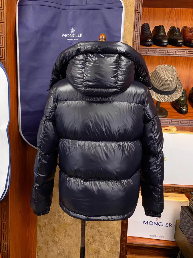 Monc Er Montbeliard 19FW 时尚三色条纹双拉链羽绒服