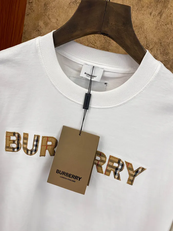 Burberr 2024格纹拼色刺绣短袖 Vintage Style