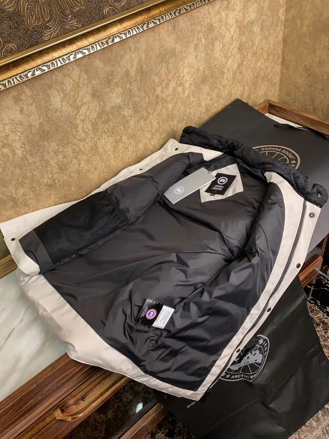 CANADA GOOES Men's & Women's Vest with Packaging Box