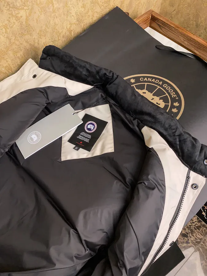CANADA GOOES Men's & Women's Vest with Packaging Box