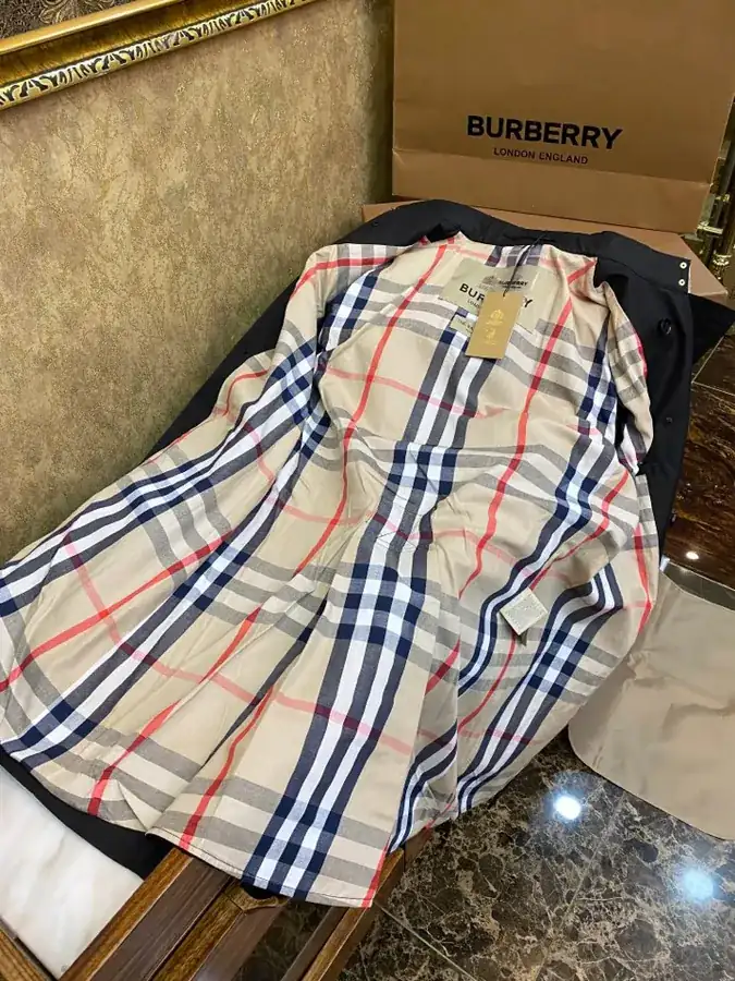 Burberry桑德林汉姆系列经典风衣 男装中长款