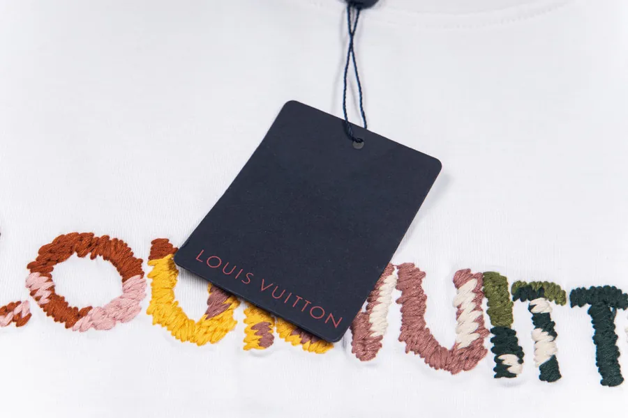 1V Leather Embroidered Logo情侣短T