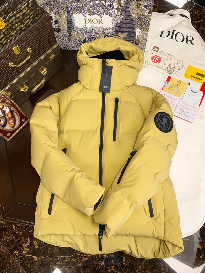 Premium Ski Jacket Collaboration with Di0r, High Quality Craftsmanship, 90% Goose Down