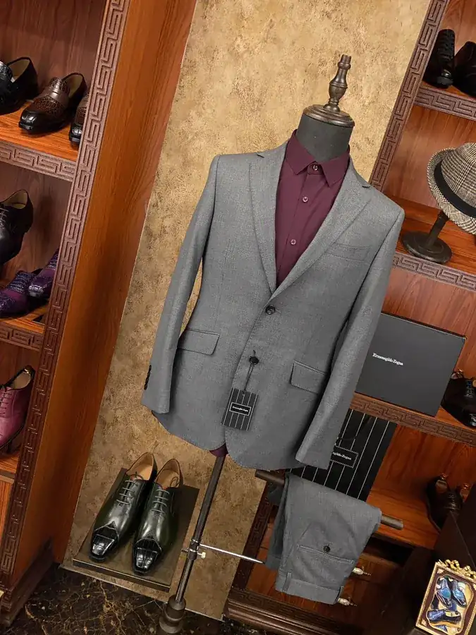 Giorgio Armani New Arrival Men's Suit Set (Suit + Trousers) in Premium Fabric