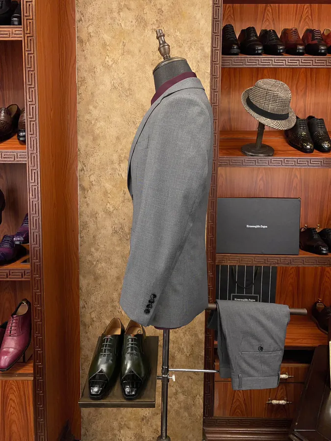 Giorgio Armani New Arrival Men's Suit Set (Suit + Trousers) in Premium Fabric