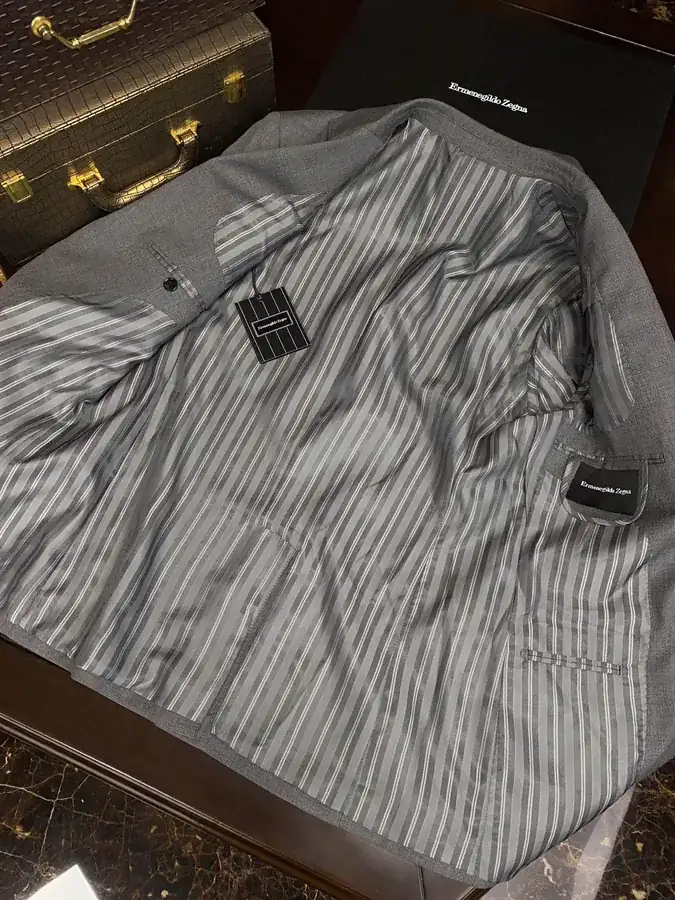 Giorgio Armani New Arrival Men's Suit Set (Suit + Trousers) in Premium Fabric