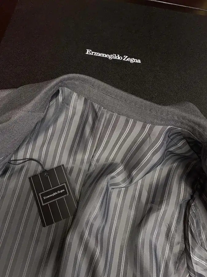 Giorgio Armani New Arrival Men's Suit Set (Suit + Trousers) in Premium Fabric