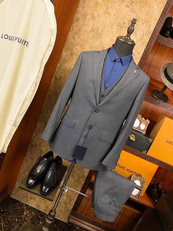 Absolute Luxury Men's Suit Set 3 Piece