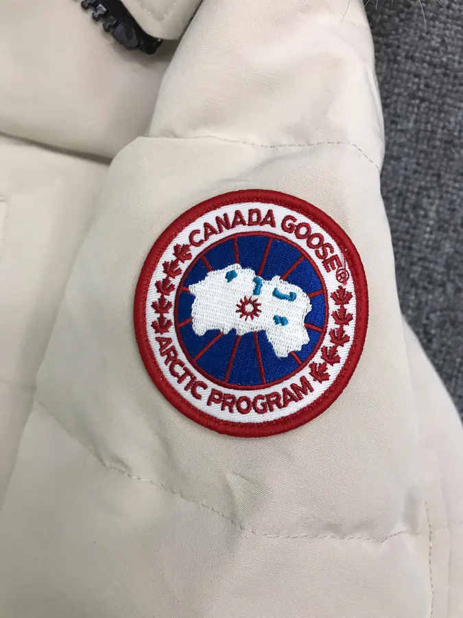 Canada Goose 14款男女同款羽绒服 95%白鸭绒