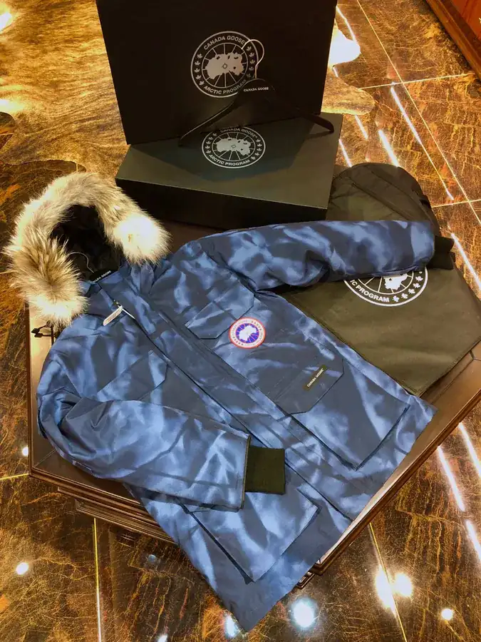 Canada Goose Far East 08 Series Down Jacket Unisex, Removable Fur Collar