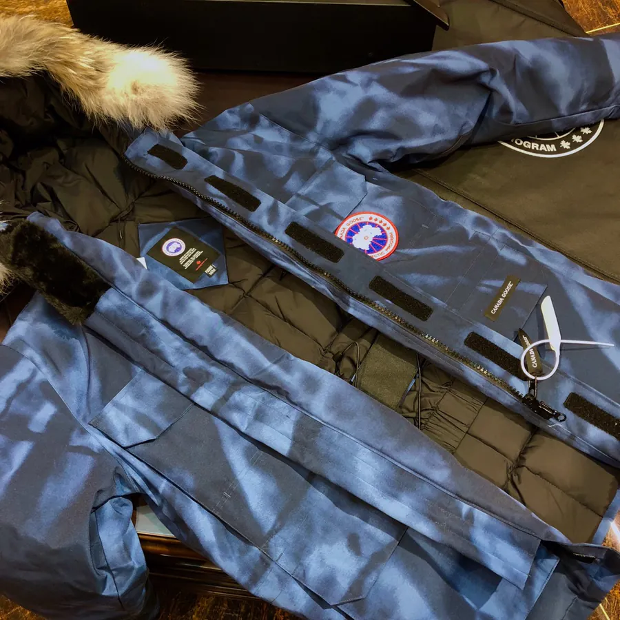 Canada Goose Far East 08 Series Down Jacket Unisex, Removable Fur Collar