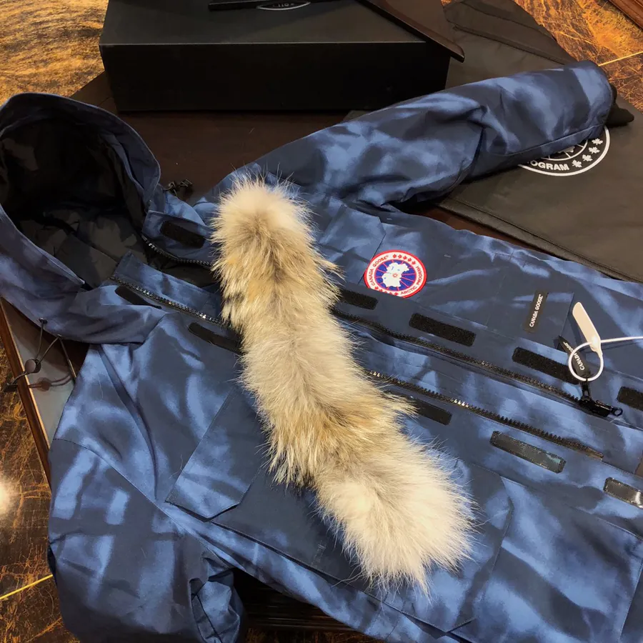 Canada Goose Far East 08 Series Down Jacket Unisex, Removable Fur Collar
