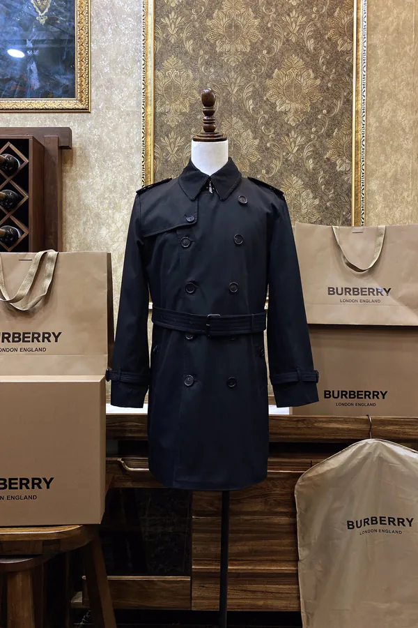 Burberry桑德林汉姆系列经典中长款风衣