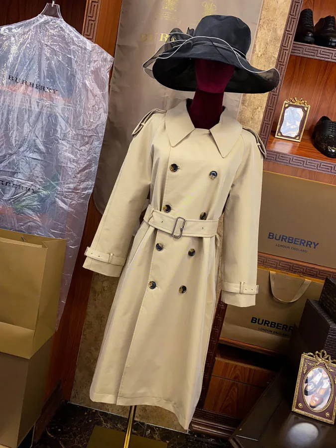 New Arrival! BBR Trench Coat in Linen Color