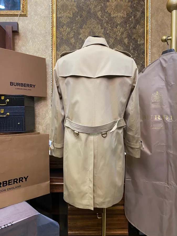 Burberry桑德林汉姆系列男士经典风衣