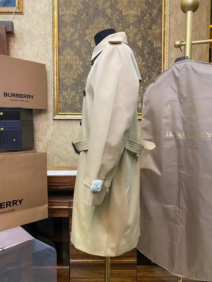 Burberry桑德林汉姆系列男士经典风衣