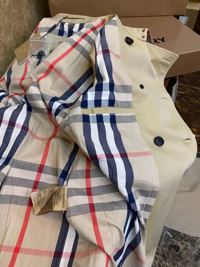 Burberry桑德林汉姆系列男士经典风衣