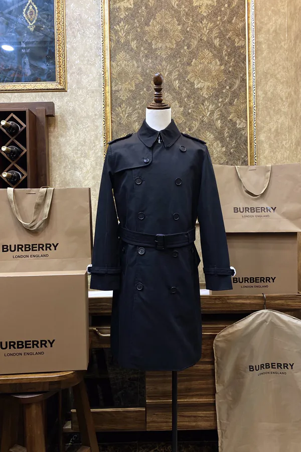 Burberry桑德林汉姆系列经典中长款风衣