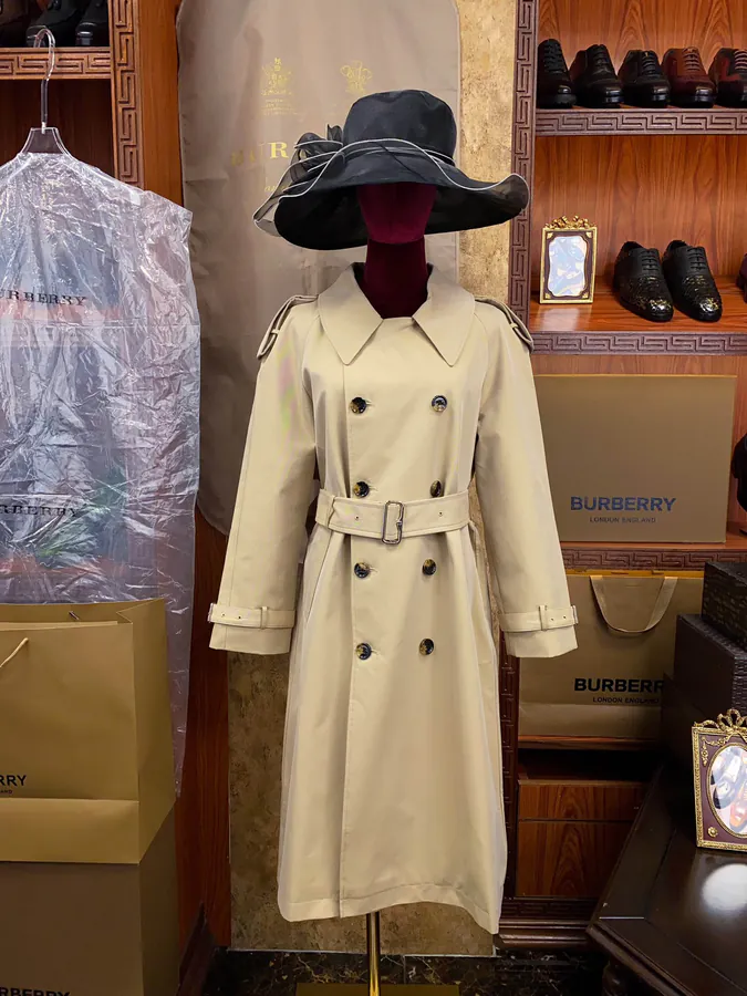 New Arrival! BBR Trench Coat in Linen Color