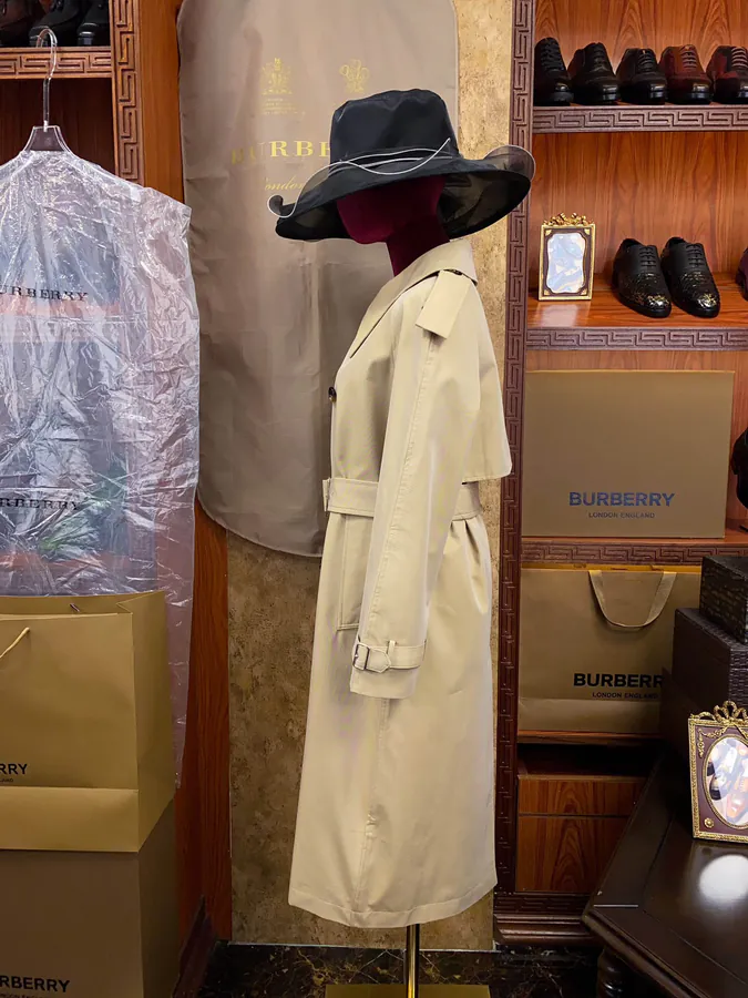 New Arrival! BBR Trench Coat in Linen Color