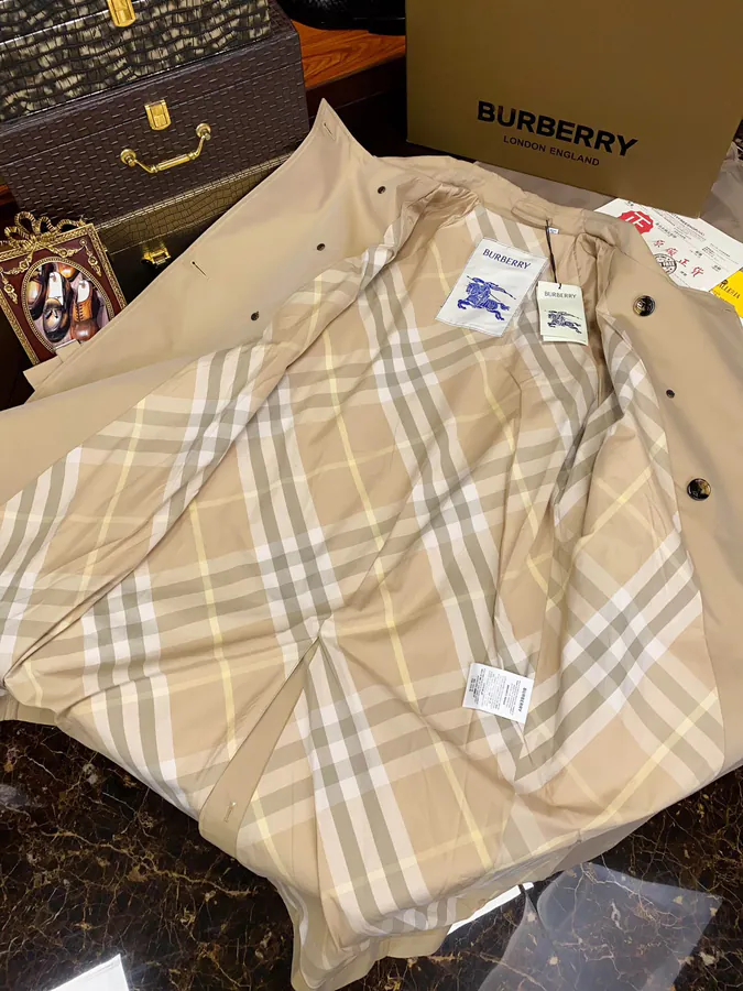 New Arrival! BBR Trench Coat in Linen Color