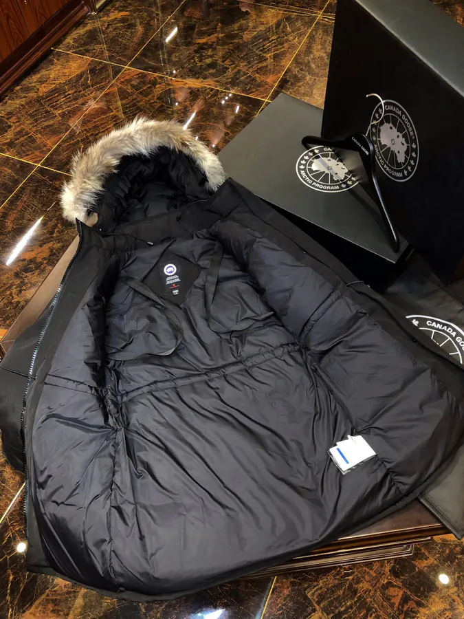 Canada Goose Womens Trillium Parka Classic Long Women's Down Jacket