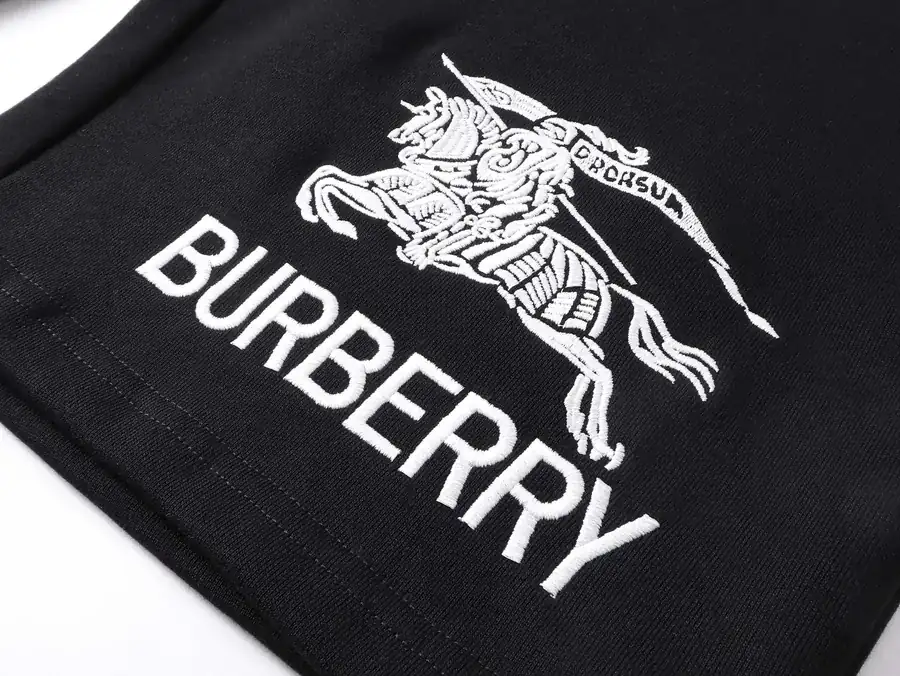 BURBERRY 战马短裤 宽松版型, 男女同款