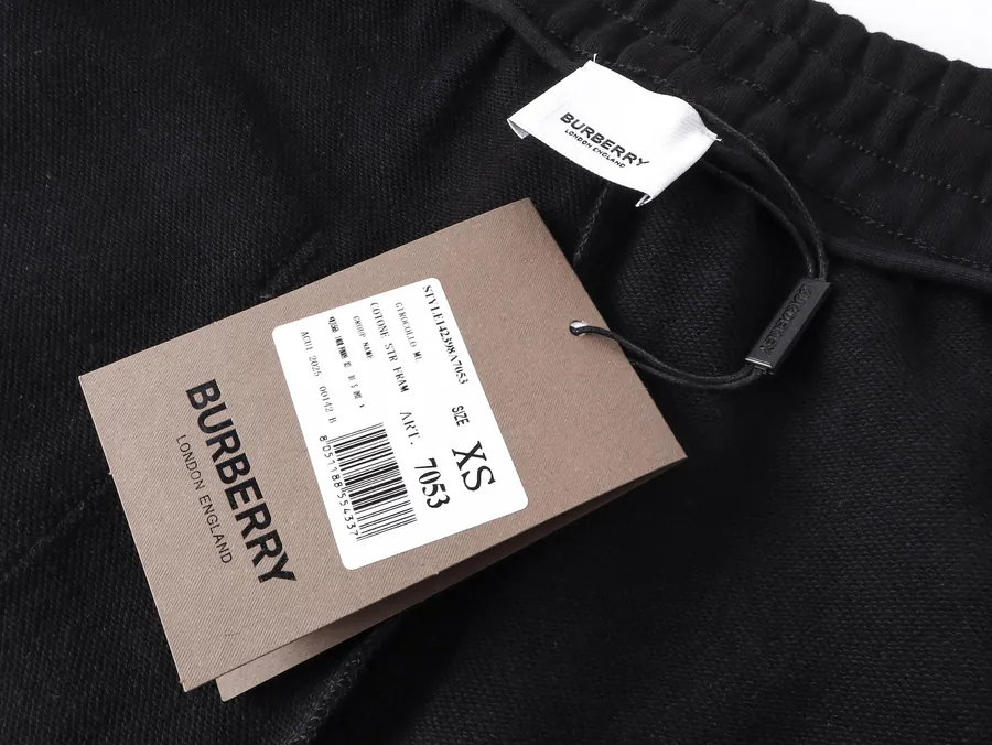 BURBERRY 战马短裤 宽松版型, 男女同款