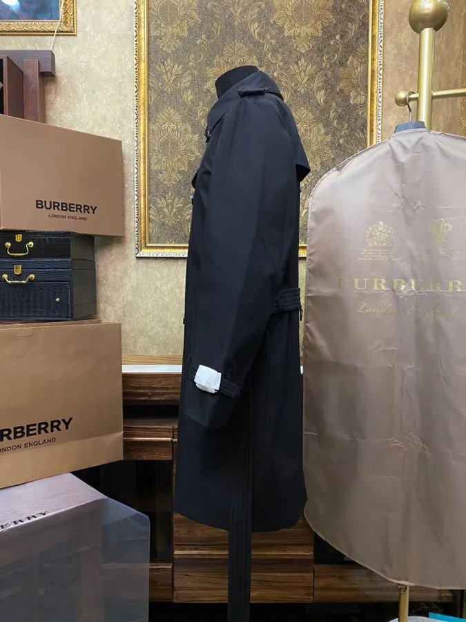 Burberry桑德林汉姆系列男士经典风衣