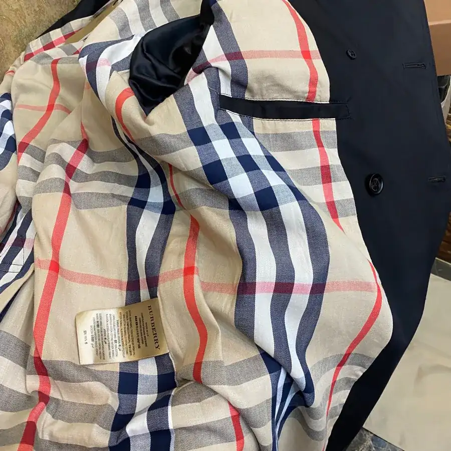 Burberry桑德林汉姆系列男士经典风衣