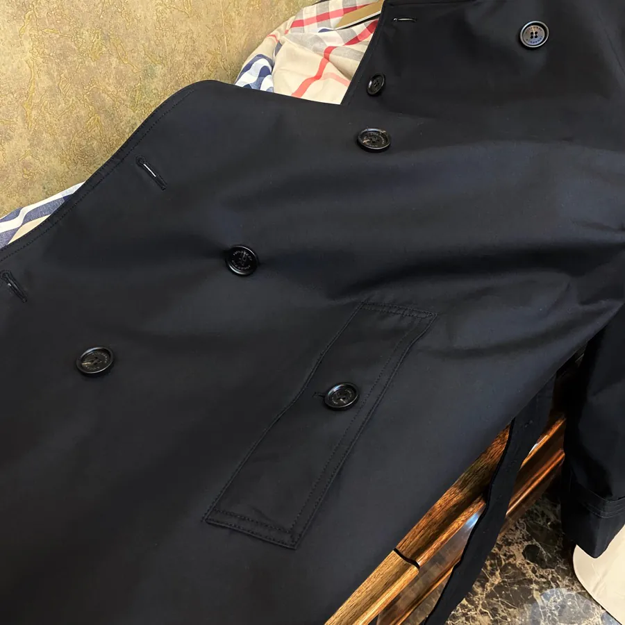 Burberry桑德林汉姆系列男士经典风衣