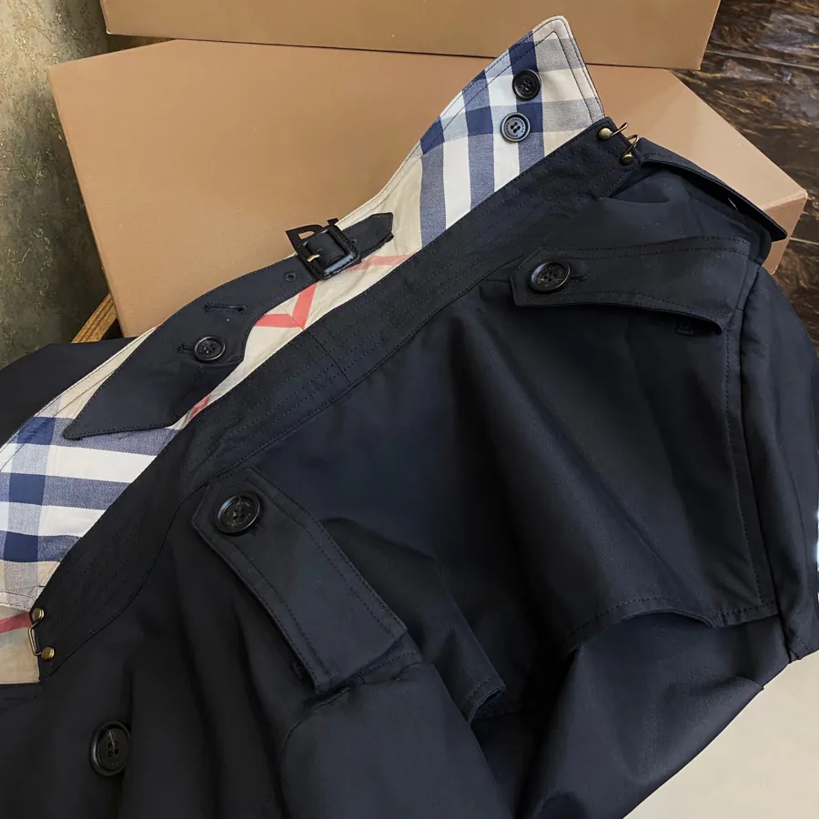 Burberry桑德林汉姆系列男士经典风衣