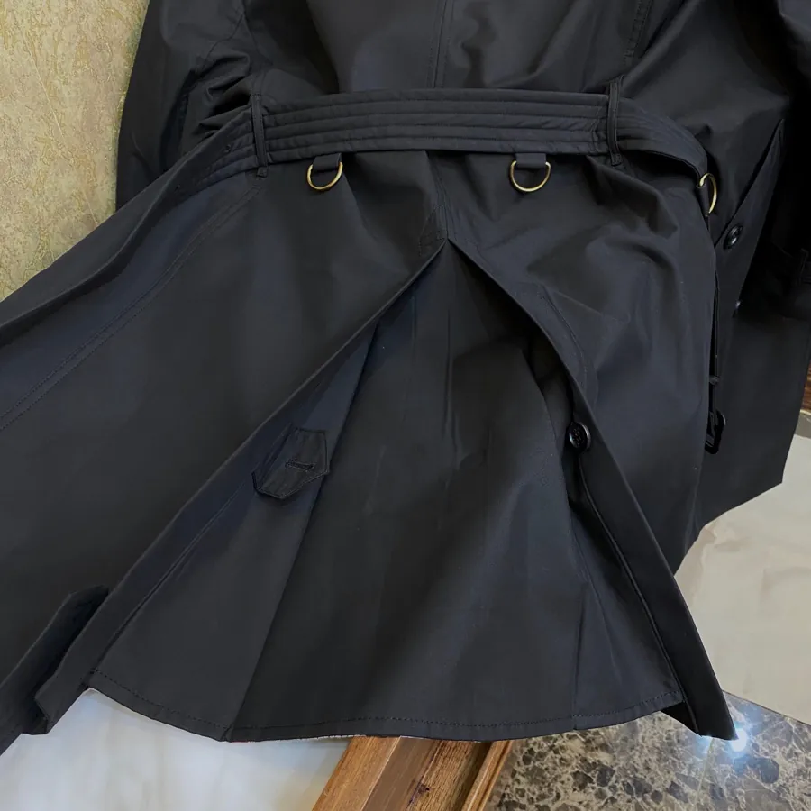 Burberry桑德林汉姆系列男士经典风衣