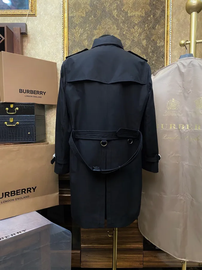 Burberry桑德林汉姆系列男士经典风衣