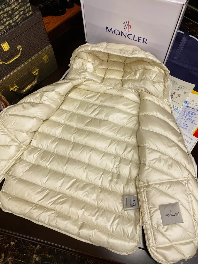 New Arrival Argenno Women's Lightweight Down Jacket with Adjustable Waistband