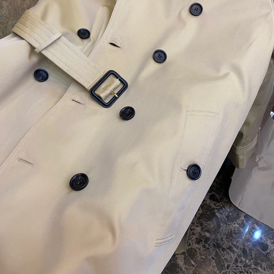 Burberry桑德林汉姆系列男士经典风衣
