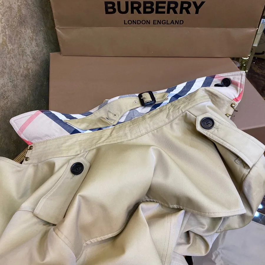 Burberry桑德林汉姆系列男士经典风衣