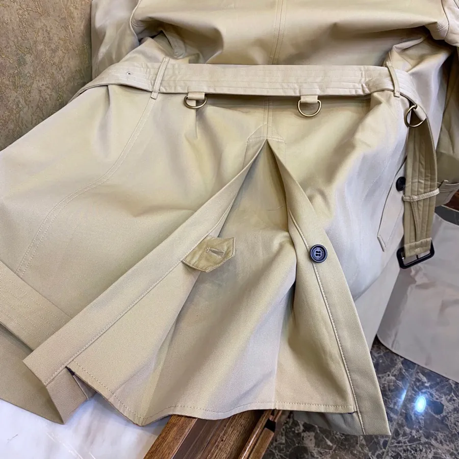 Burberry桑德林汉姆系列男士经典风衣