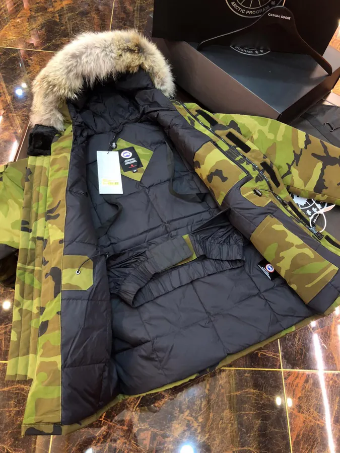 Canada Goose Far East 08 Series Down Jacket Unisex, Removable Fur Collar
