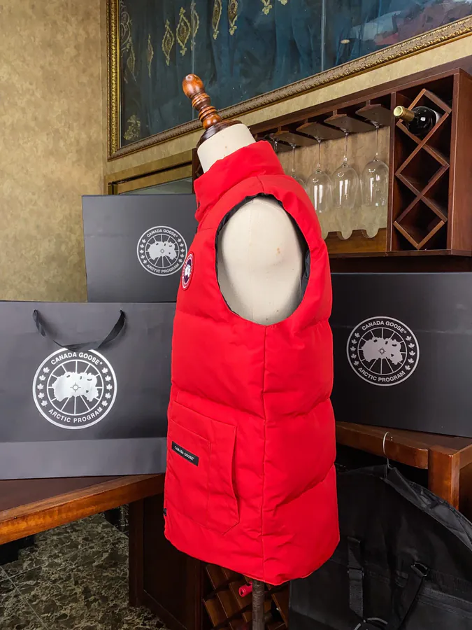 CANADA GOOES Vest with Packaging Box