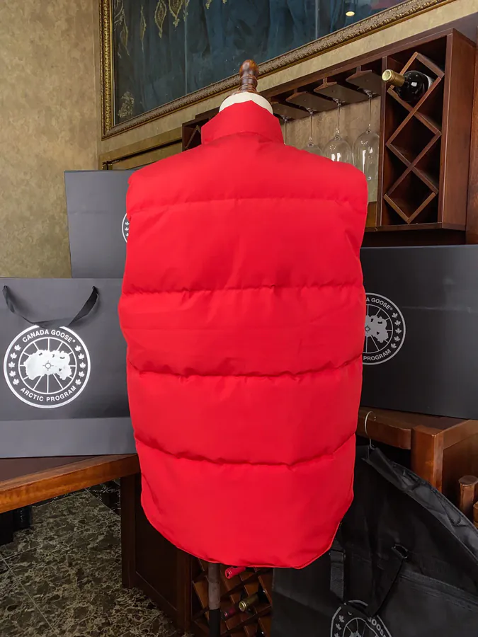 CANADA GOOES Vest with Packaging Box