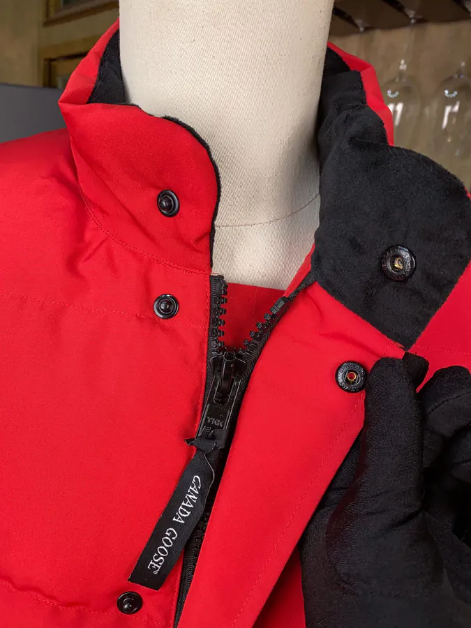 CANADA GOOES Vest with Packaging Box