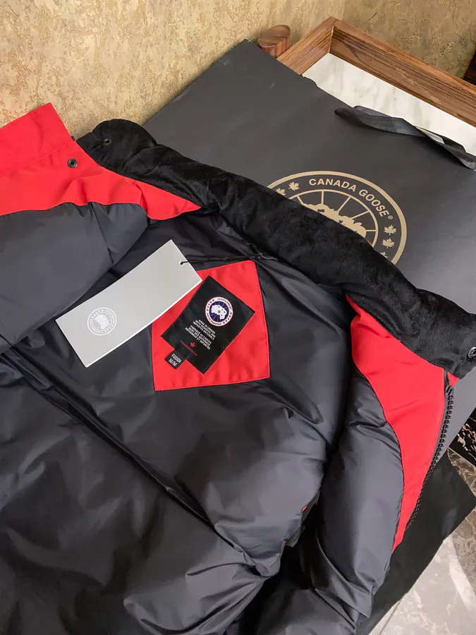 CANADA GOOES Vest with Packaging Box
