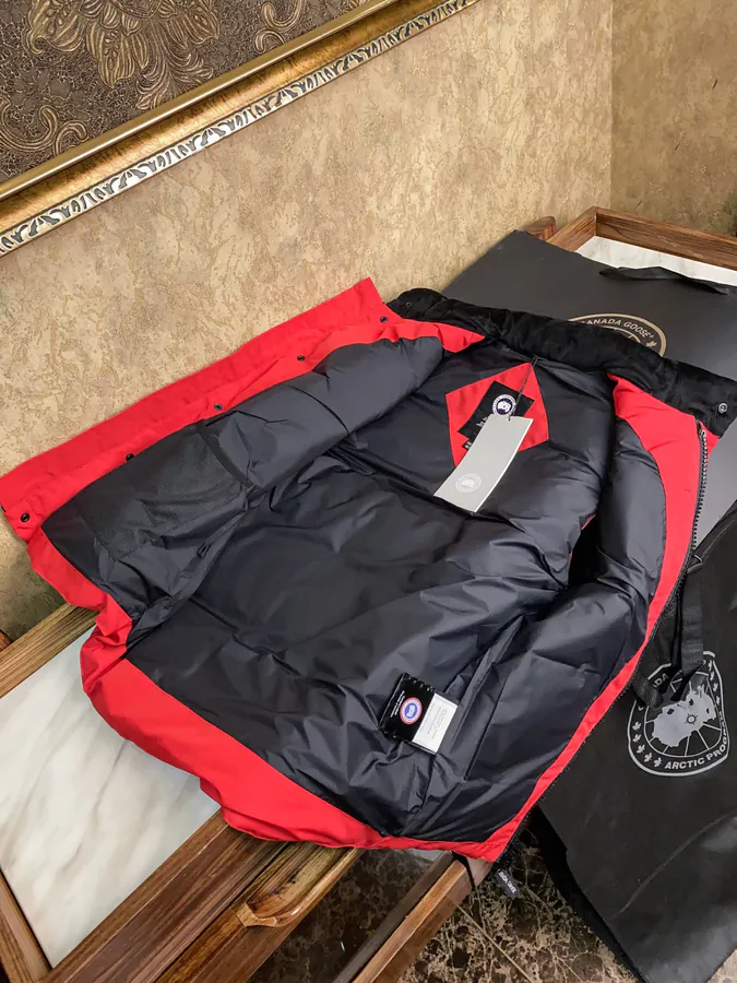 CANADA GOOES Vest with Packaging Box
